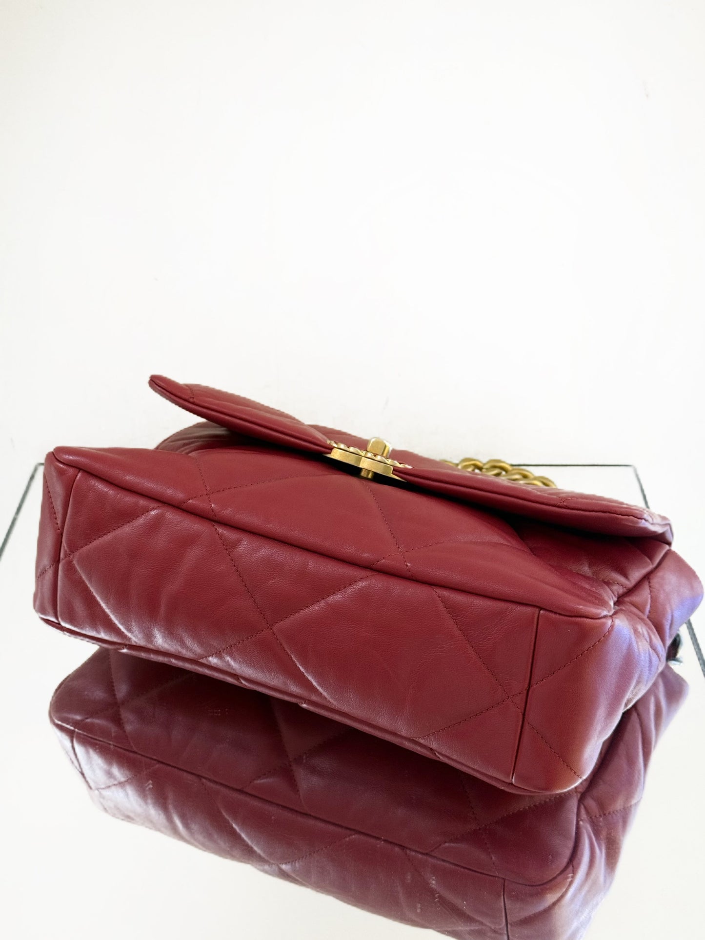 Chanel - Chanel 19 Flap Bag - Aged calfskin leather - Red - (medium)