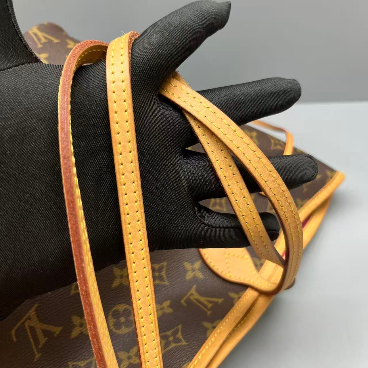 Louis Vuitton - Neverfull MM - Monogram coated canvas, Vachetta leather - Brown - (medium)