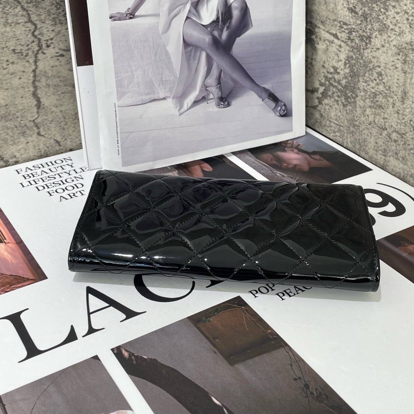 Chanel - Classic Long Flap Wallet - Patent leather - Black - (medium)