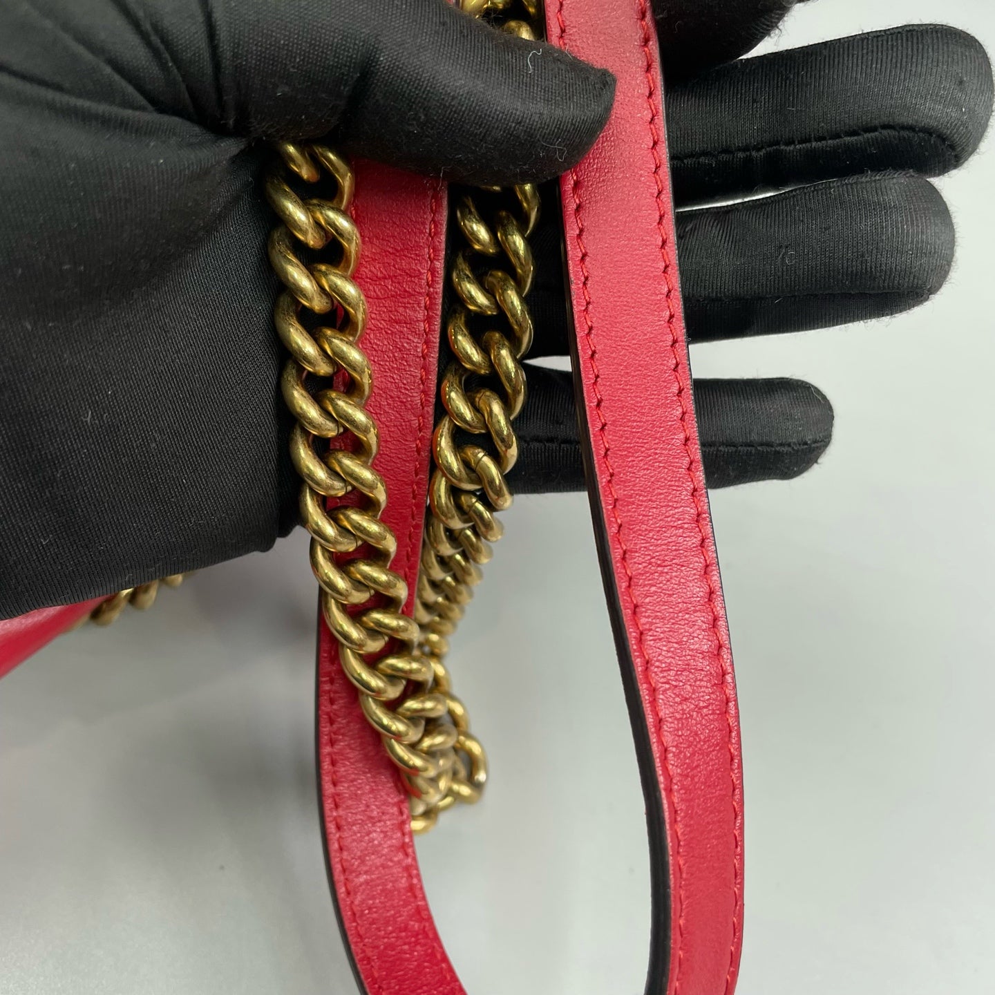 Gucci - GG Marmont Matelassé Mini Shoulder Bag - Calfskin leather - Red with Gold-Tone Hardware - (mini)