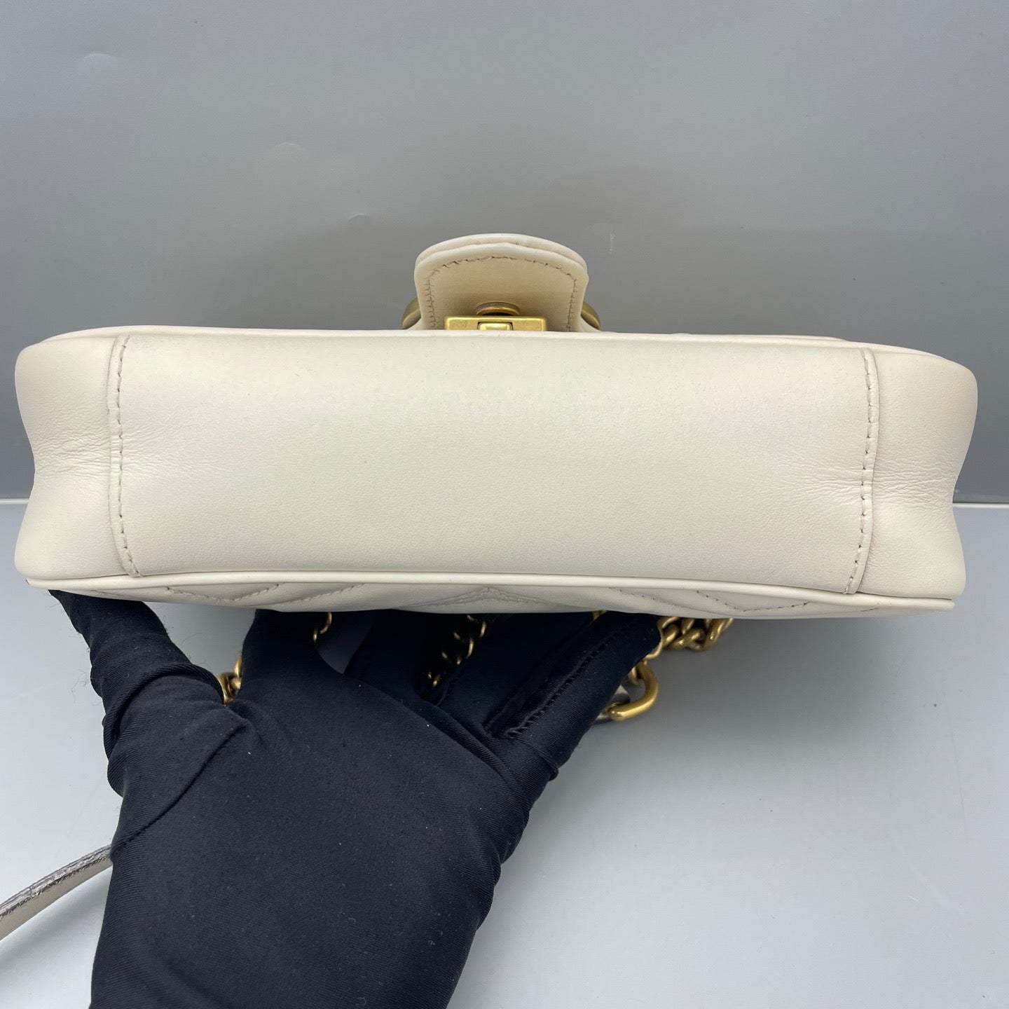 Gucci - GG Marmont Matelassé Small Shoulder Bag - Calfskin leather - White - (Small)