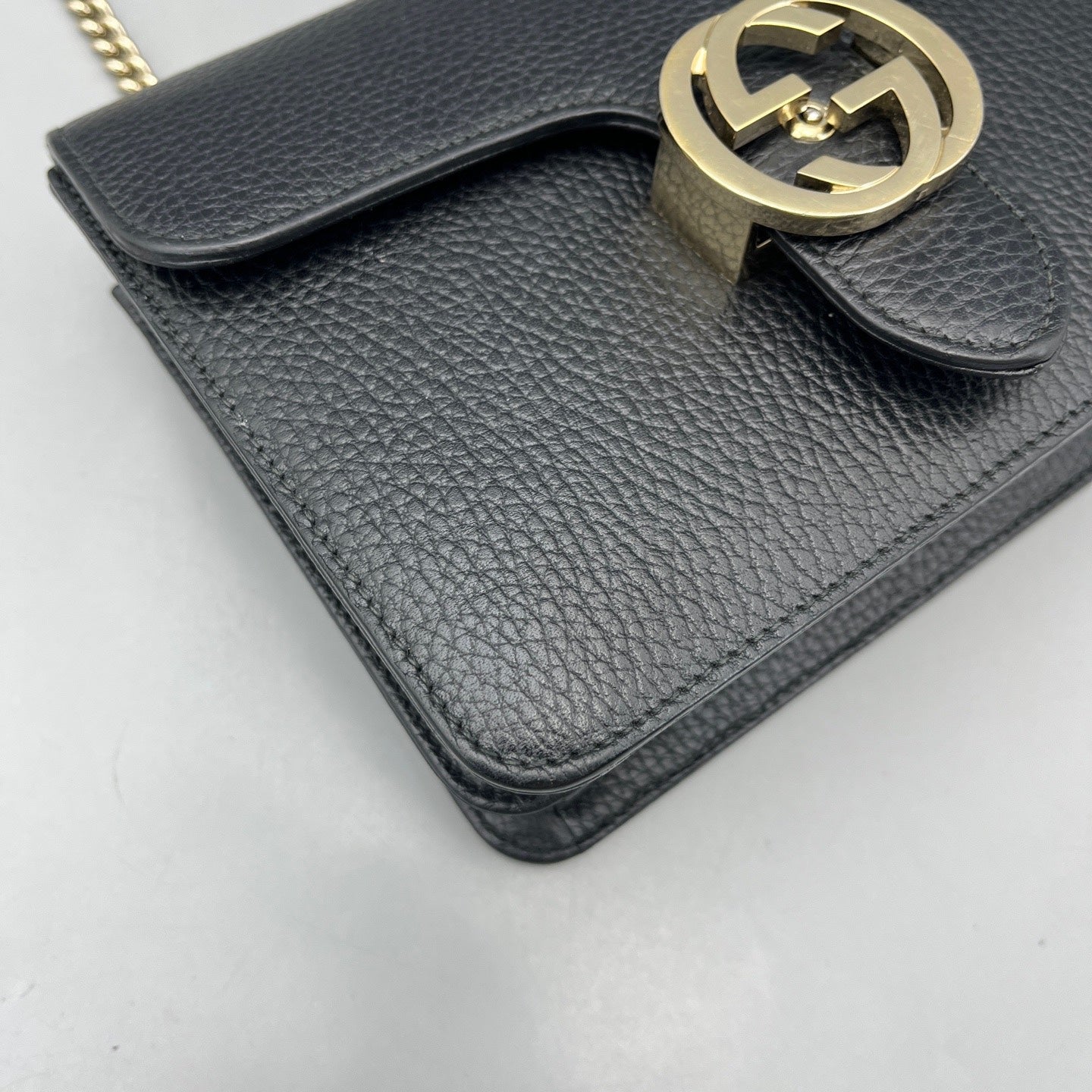 Gucci - Interlocking G Flap Shoulder Bag (Outlet Edition) - Grained leather - Black - (small)