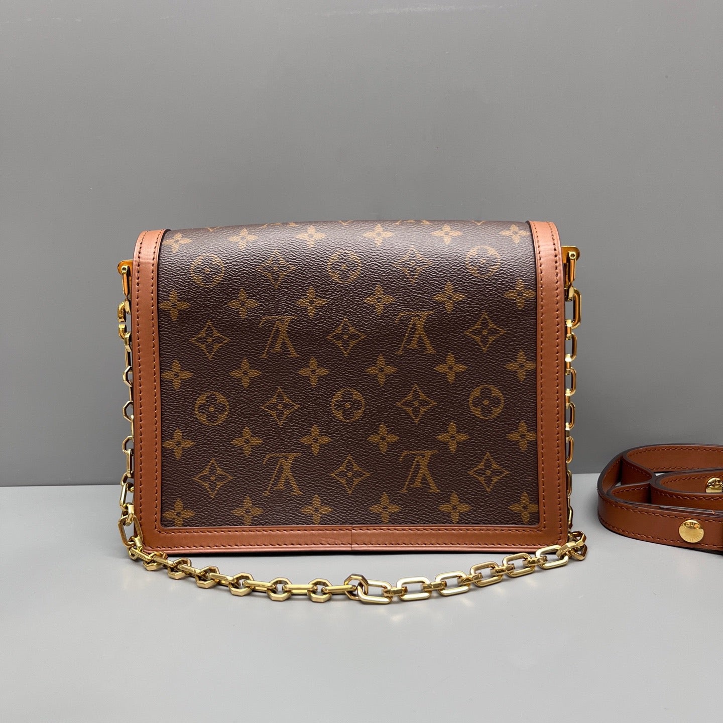 Louis Vuitton - Dauphine Messenger Bag - Monogram coated canvas with leather trim - Brown - (medium)