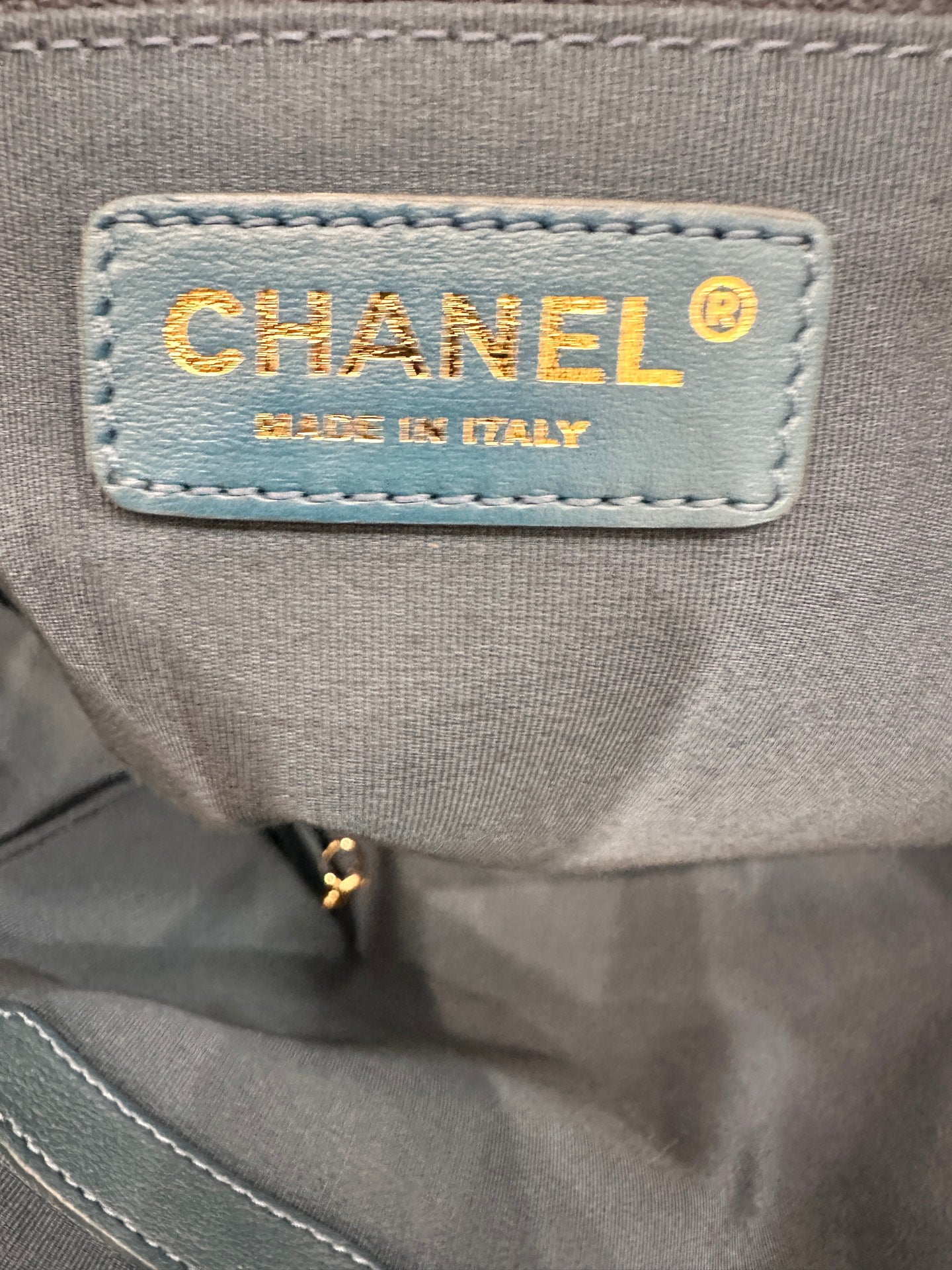 Chanel - Quilted Top Handle & Chain Strap Tote Bag - Grained leather - Blue - (Medium)