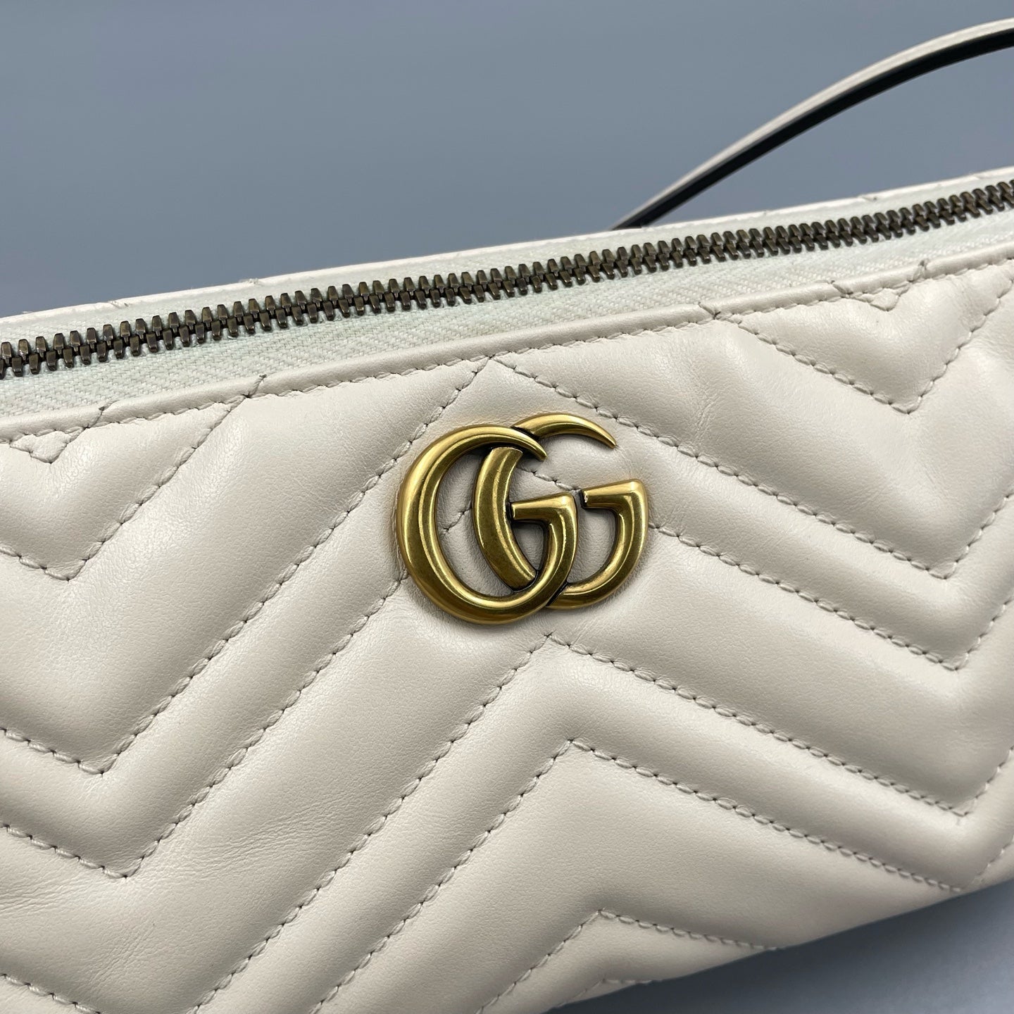 Gucci - Marmont Shoulder Bag - Matelassé leather - White with Gold-Tone Hardware - (mini)