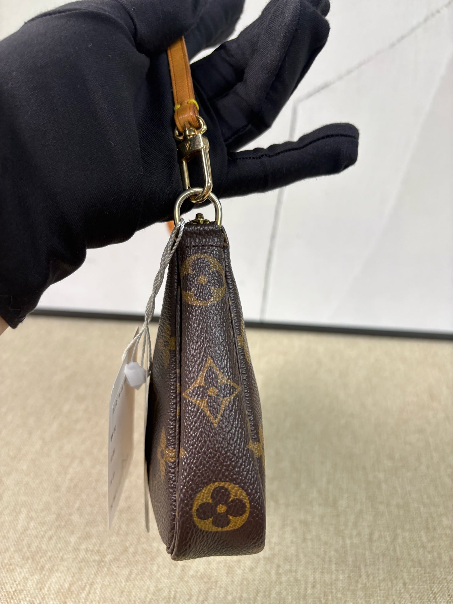 Louis Vuitton - Pochette Accessoires - Monogram coated canvas with Vachetta leather trim - Brown - (mini)