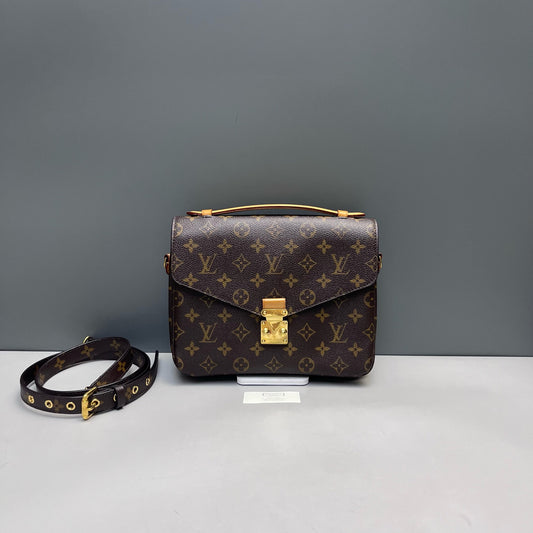 Louis Vuitton - Pochette Metis - Monogram coated canvas with Vachetta leather trim - Brown - (Medium)