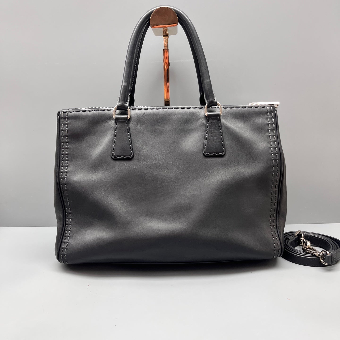Prada - Galleria Bag with External Stitching - Leather - Black - (Medium)