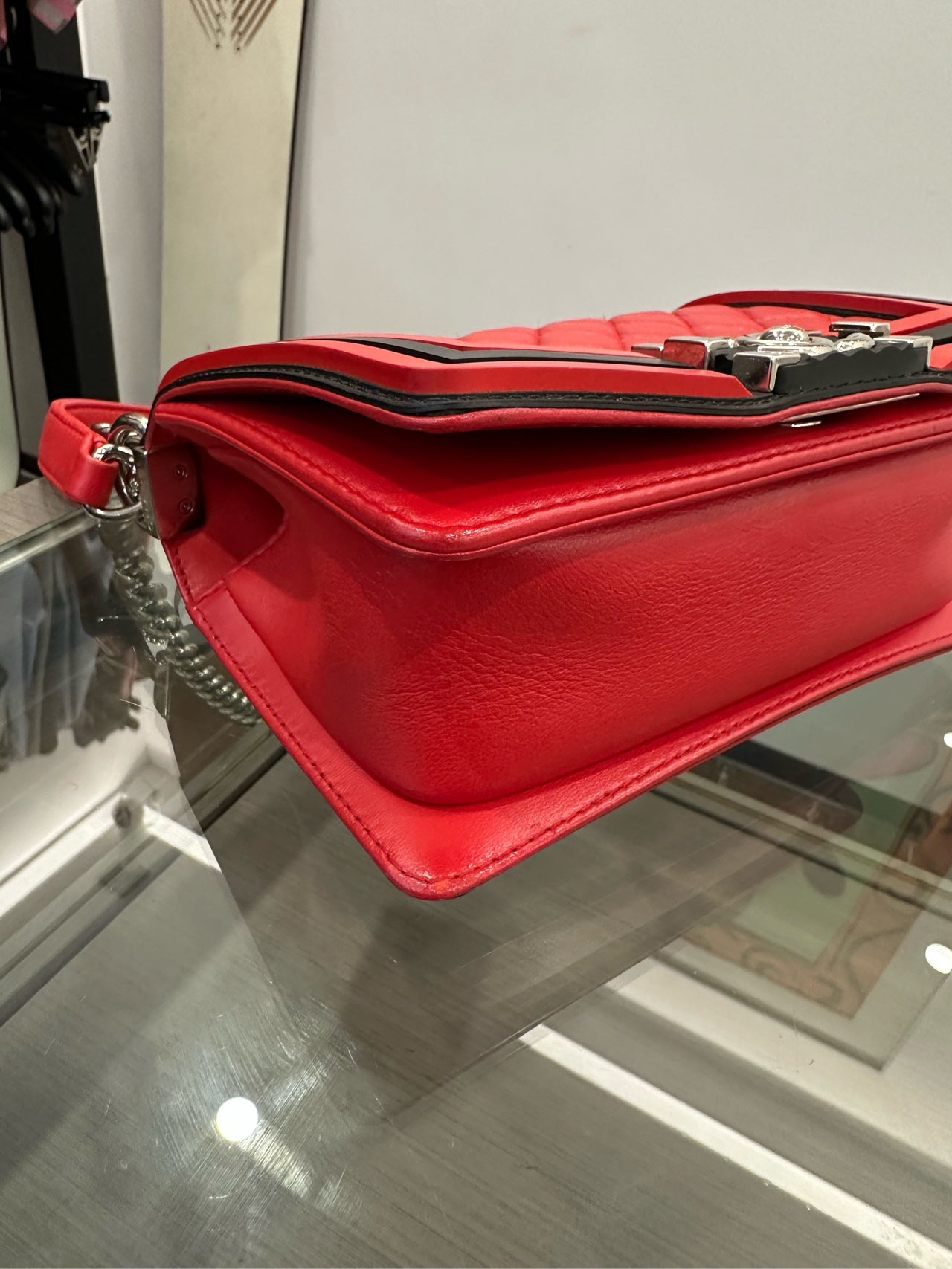 Chanel - Le Boy Small Shoulder Bag - Lambskin leather - Red and Black - (Small)