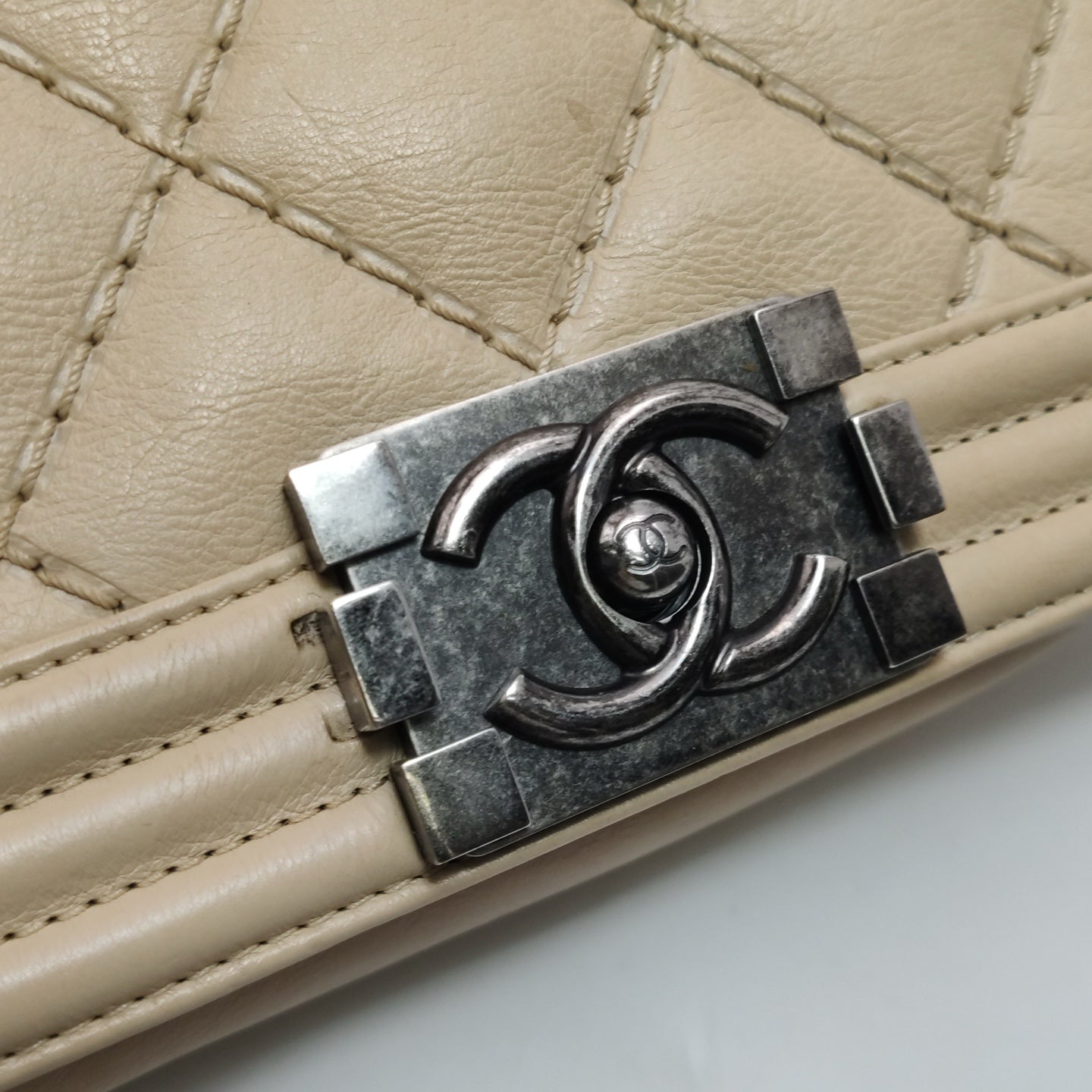 Chanel - Le Boy Small Quilted - Leather - Beige - (Small)