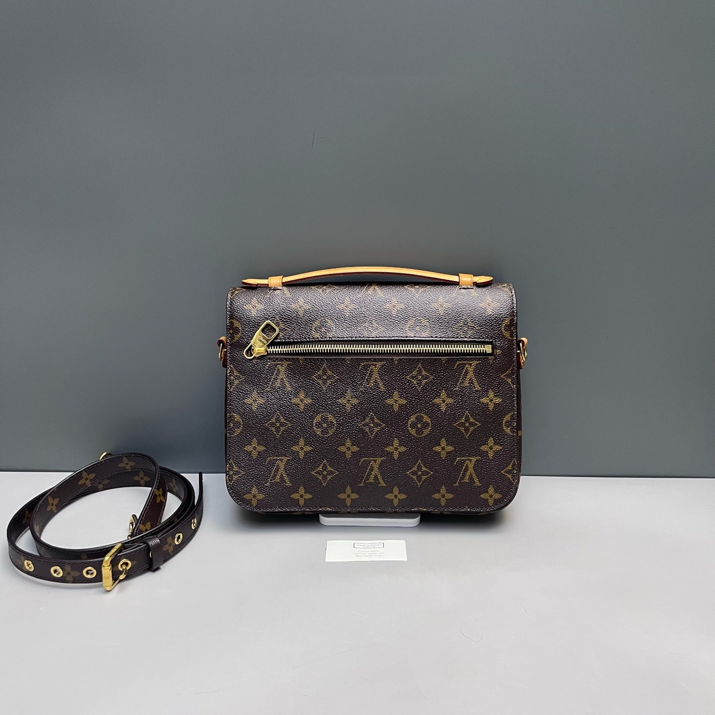 Louis Vuitton - Pochette Metis - Monogram coated canvas with Vachetta leather trim - Brown - (Medium)