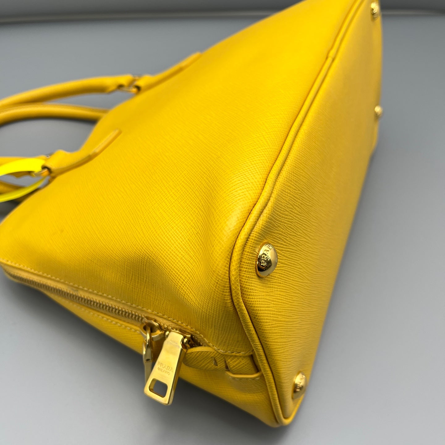 Prada - Galleria Dome Bag - Saffiano leather - Yellow - (Medium)