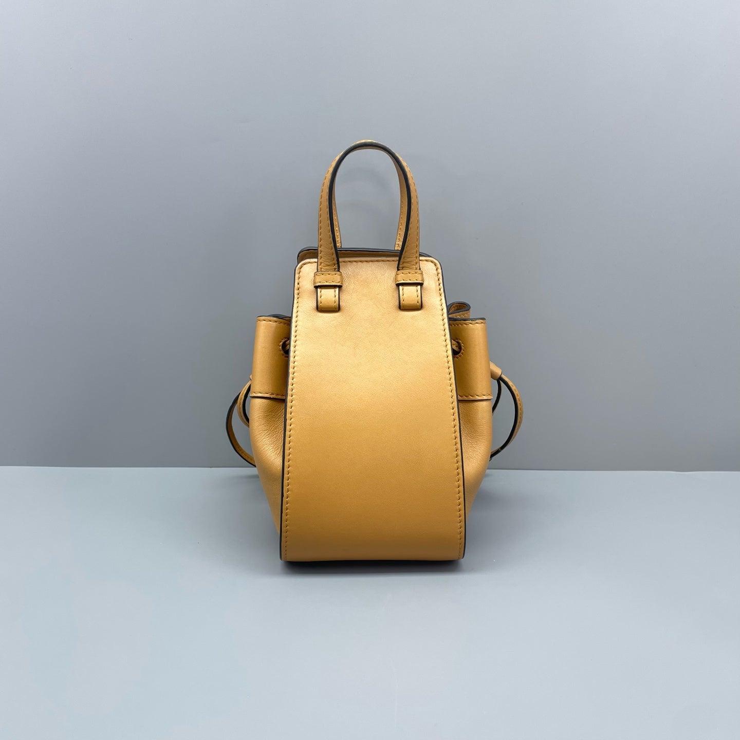 Loewe - Hammock Mini Bag - Calfskin leather - Caramel - (mini)