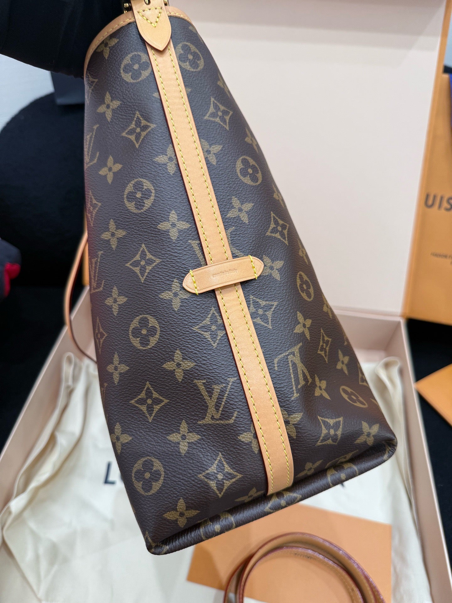 Louis Vuitton - Carryall MM - Monogram coated canvas with Vachetta leather trim - Brown - (Medium)