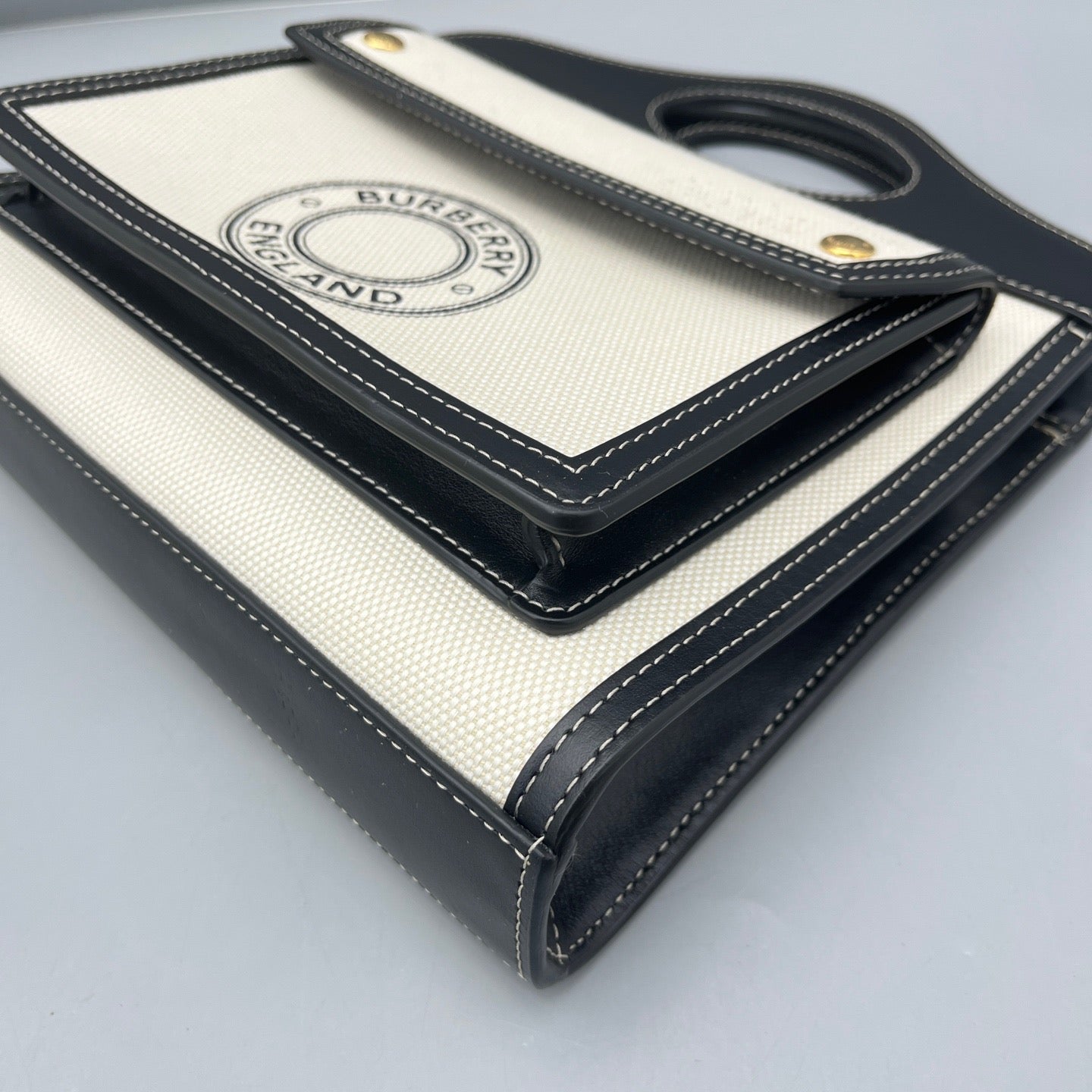 Burberry - Pocket Bag (A7125e) - Cotton canvas and Calf leather - Beige canvas with Black leather trim and Gold-tone hardware - (Small)