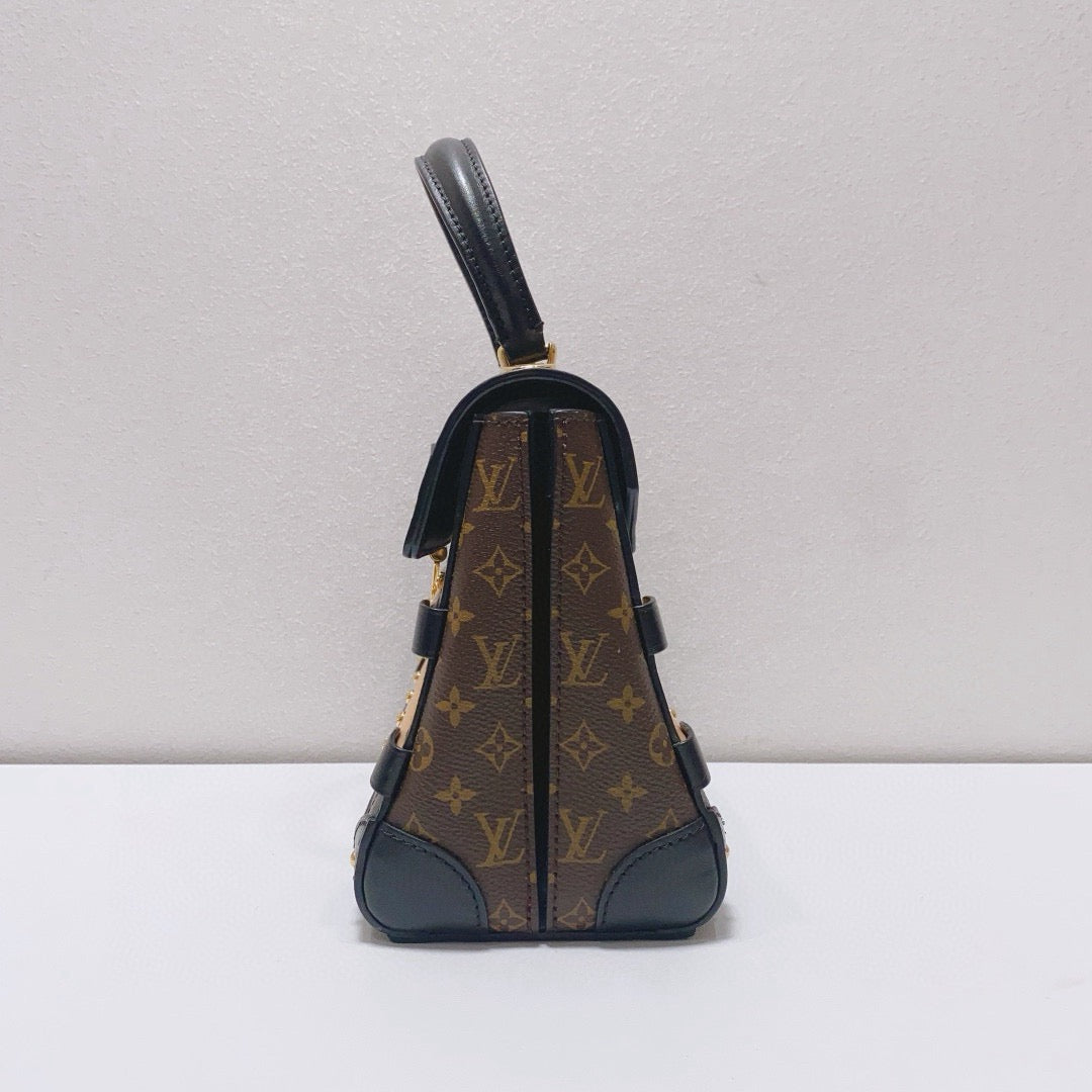Louis Vuitton - Trianon PM Monogram - Monogram coated canvas with smooth cowhide leather trim and wooden detailing - Brown - (mini)