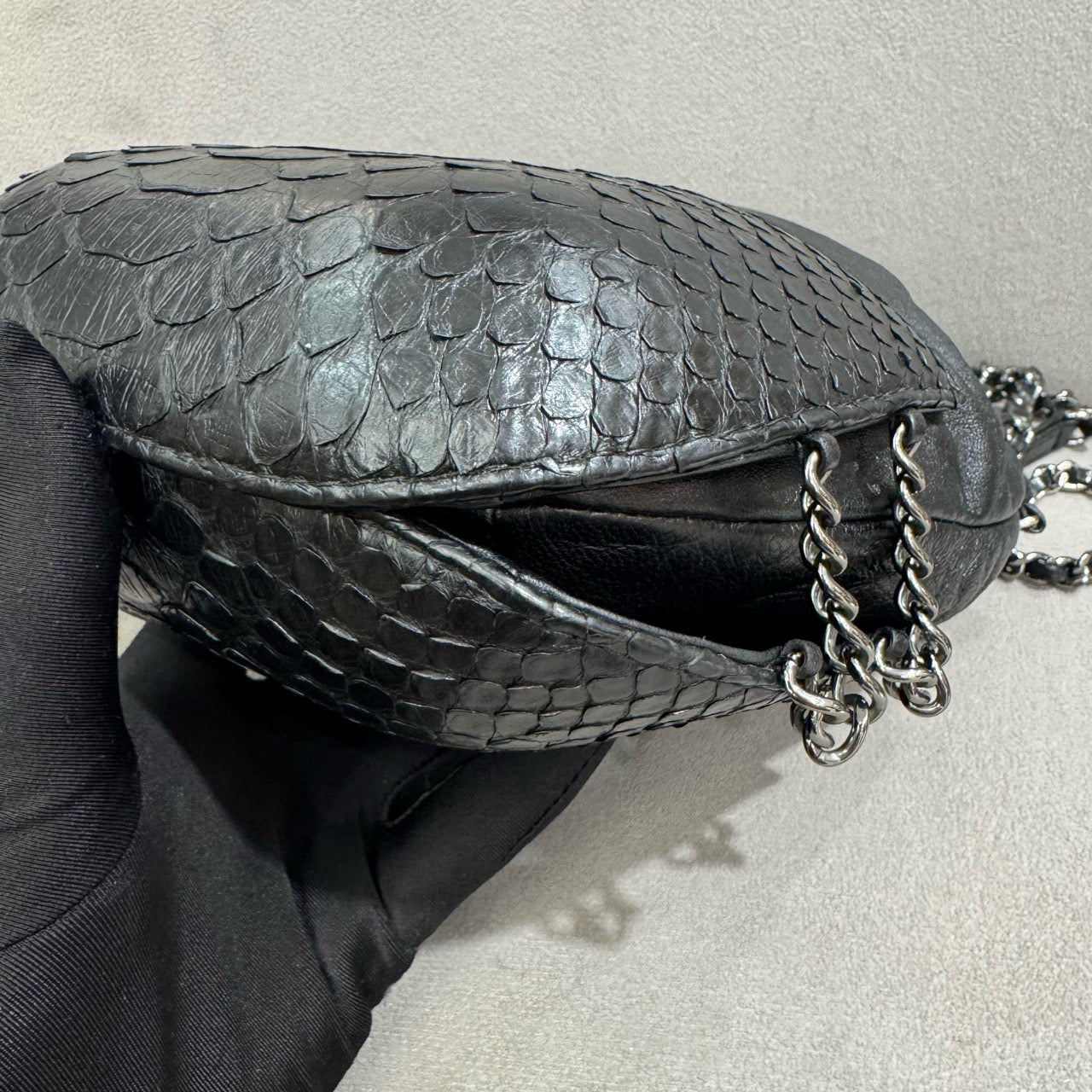 Chanel - Gabrielle Bucket Bag - Leather and Exotic leathers - Python - Black - (mini)
