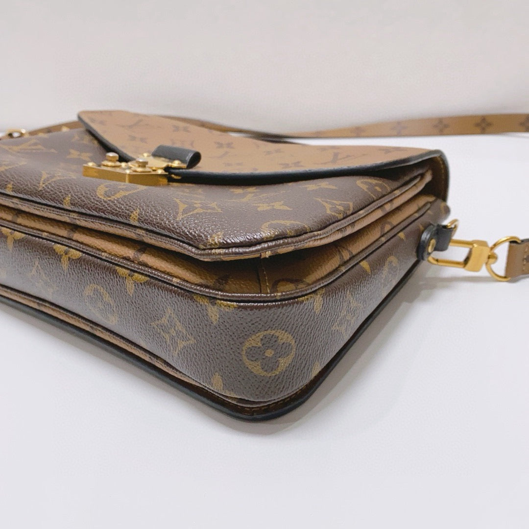 Louis Vuitton - Pochette Metis - Monogram coated canvas with leather trim - Brown - (Medium)