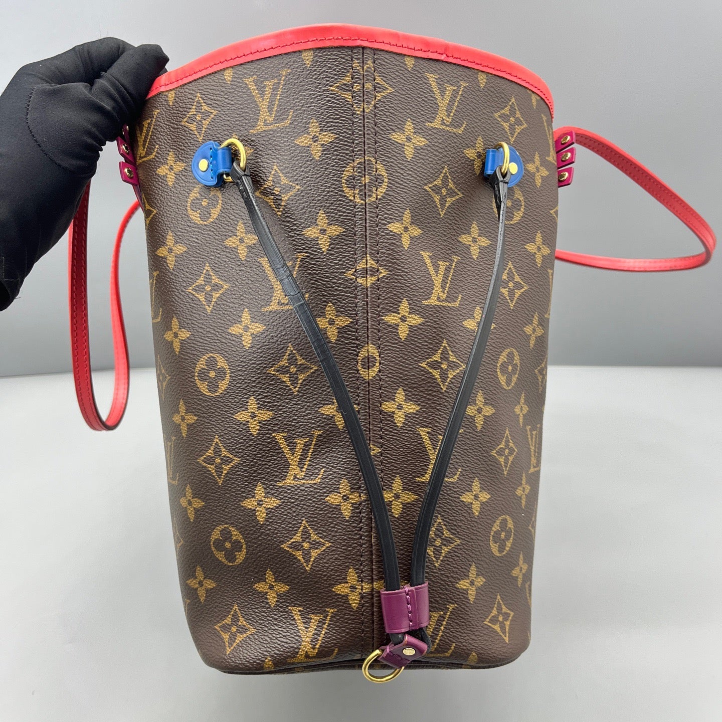 Louis Vuitton - Neverfull MM Monogram Totem - Monogram coated canvas with leather trim - Multicolour - (medium)
