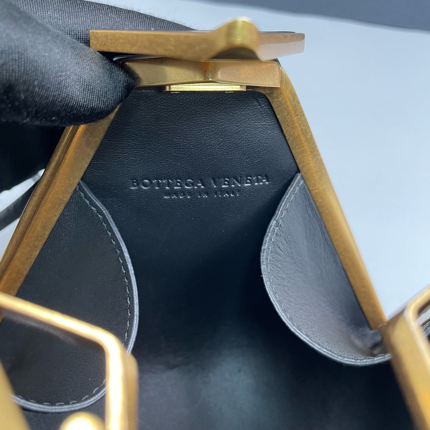 Bottega Veneta - Triangle Clutch - Leather - Black - (mini)
