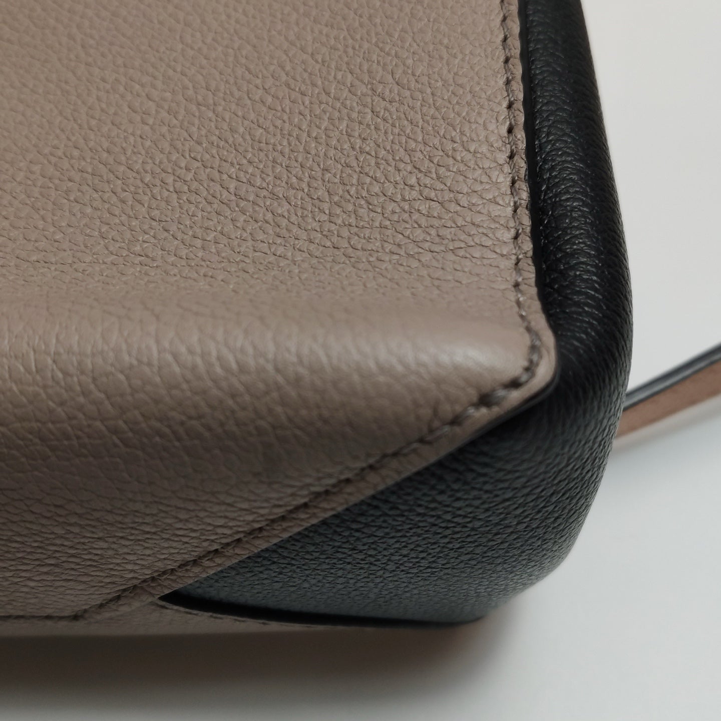 Louis Vuitton - Lockme - Grained calfskin leather - Pink, Grey, and Black color-block with Silver-Tone Hardware - (Small)