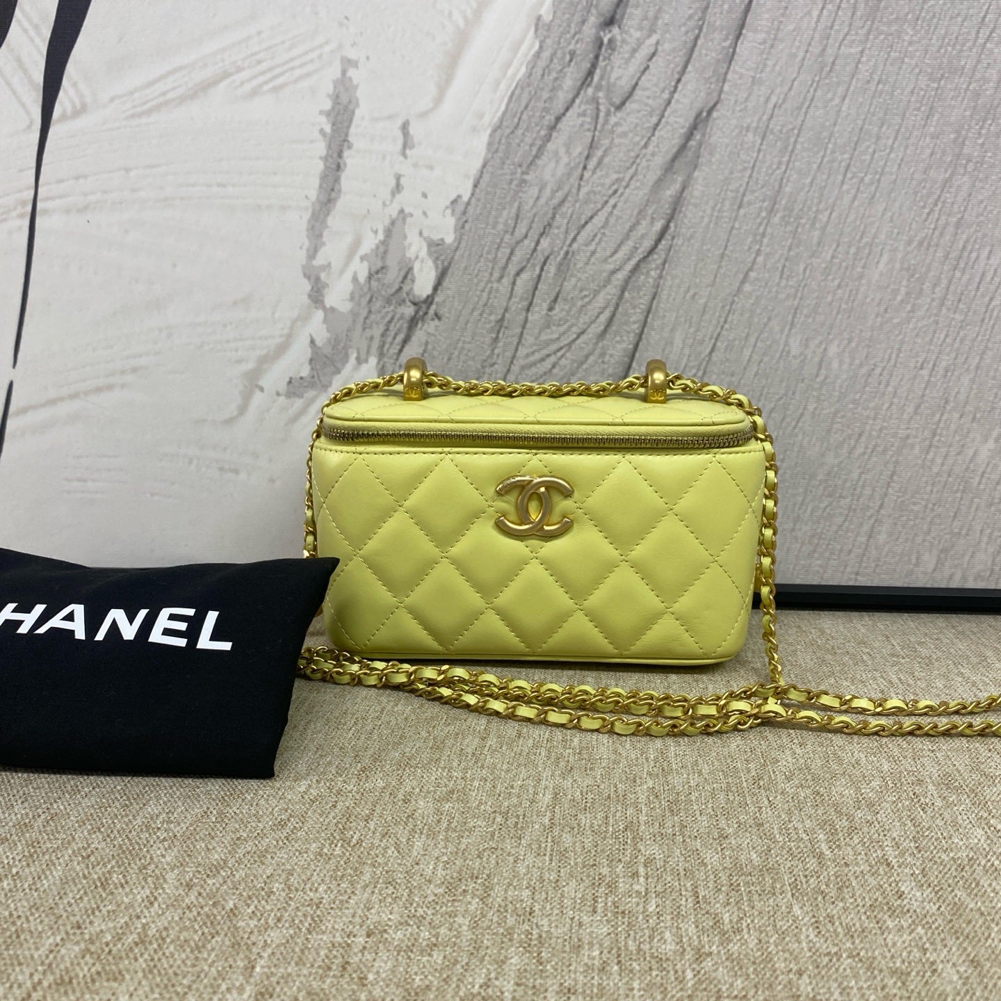 Chanel - Vanity Case - Calfskin leather - Yellow - (mini)