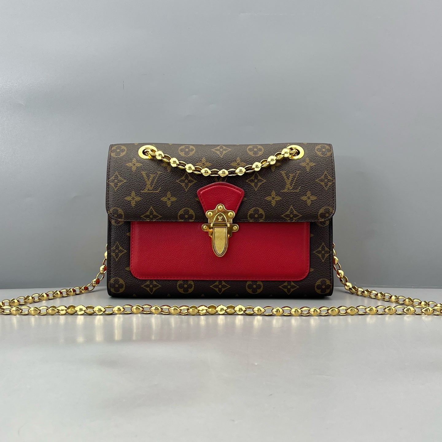 Louis Vuitton - Victoria Chain Bag - Monogram coated canvas and grained leather - Brown and Red - (medium)