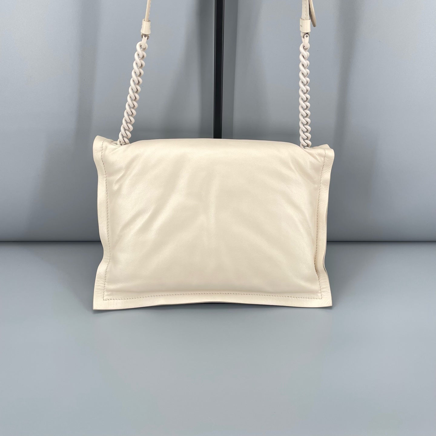 Salvatore Ferragamo - Vara Bow Cloud Flap Bag - Leather - Beige - (small)
