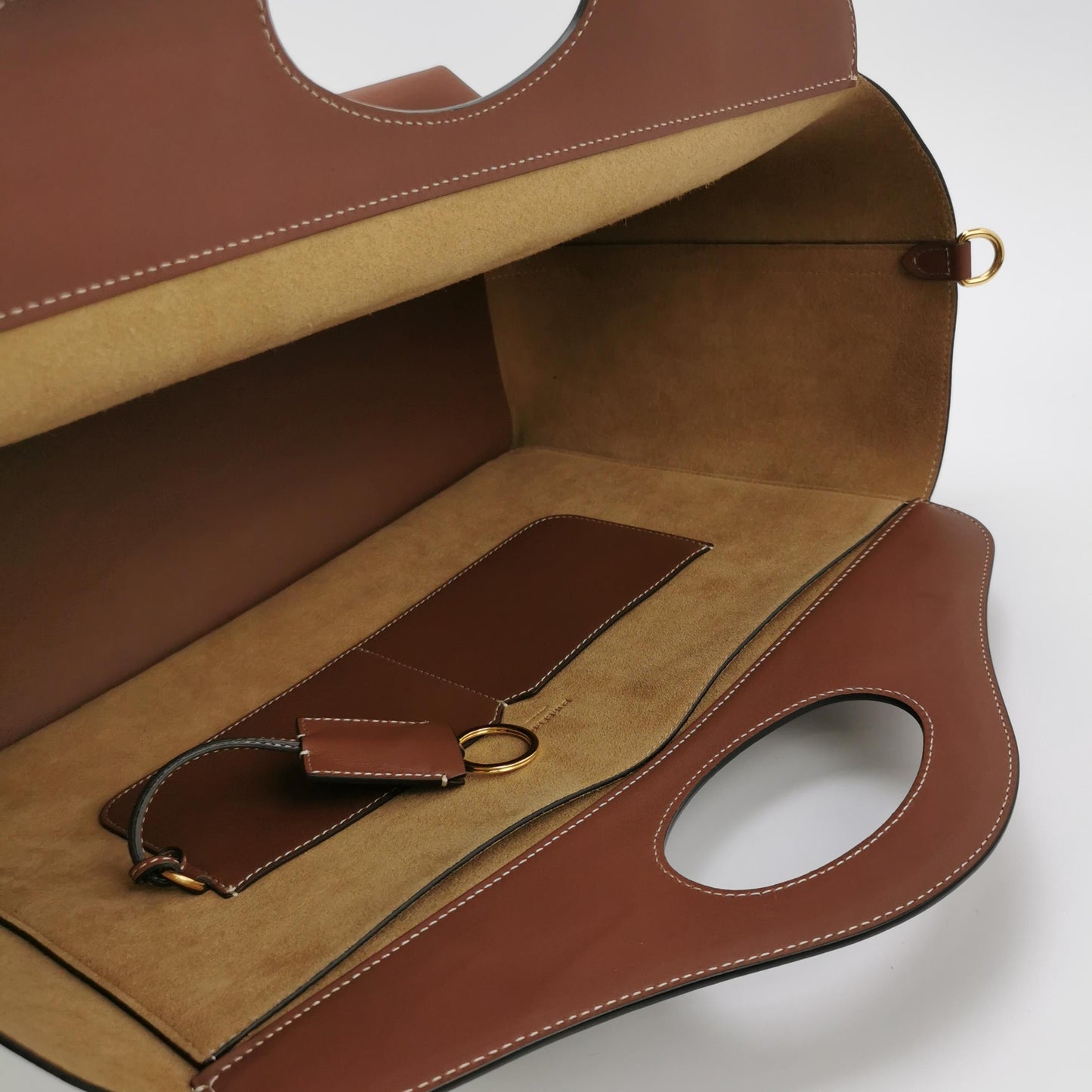 Burberry - Medium Pocket Bag - Grained leather - Brown - (Medium)