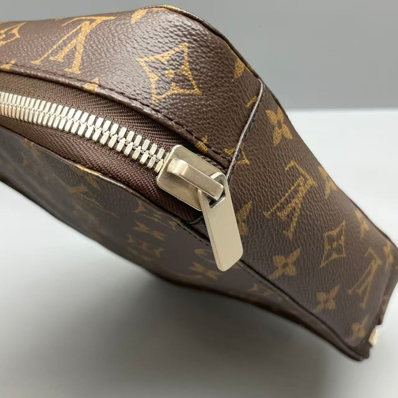 Louis Vuitton - Storage Pouch - Monogram coated canvas with Vachetta leather trim - Brown - (small)