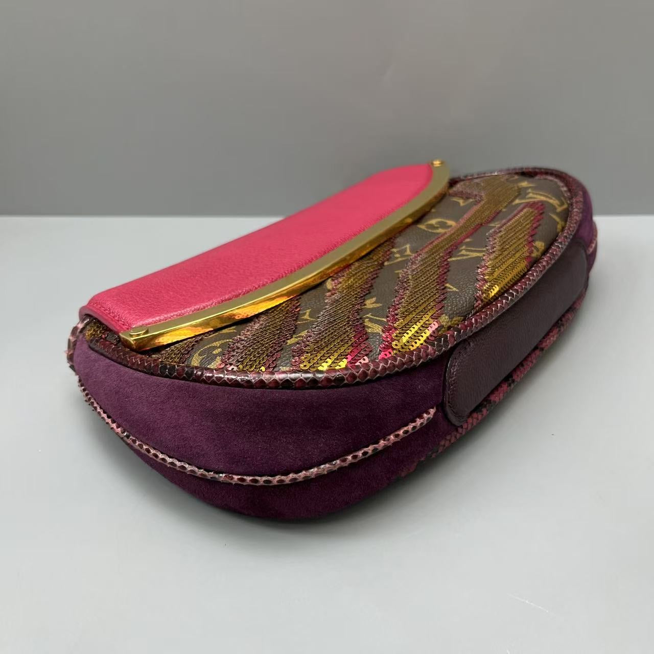 Louis Vuitton - Monogram Revelation Sequin Clutch - Monogram canvas with sequin embellishments, leather, suede, and python leather accents - Multicolour - (medium)