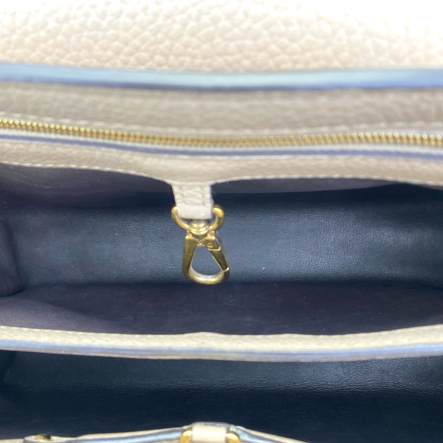 Louis Vuitton - Capucines - Leather - Grey - (Medium)
