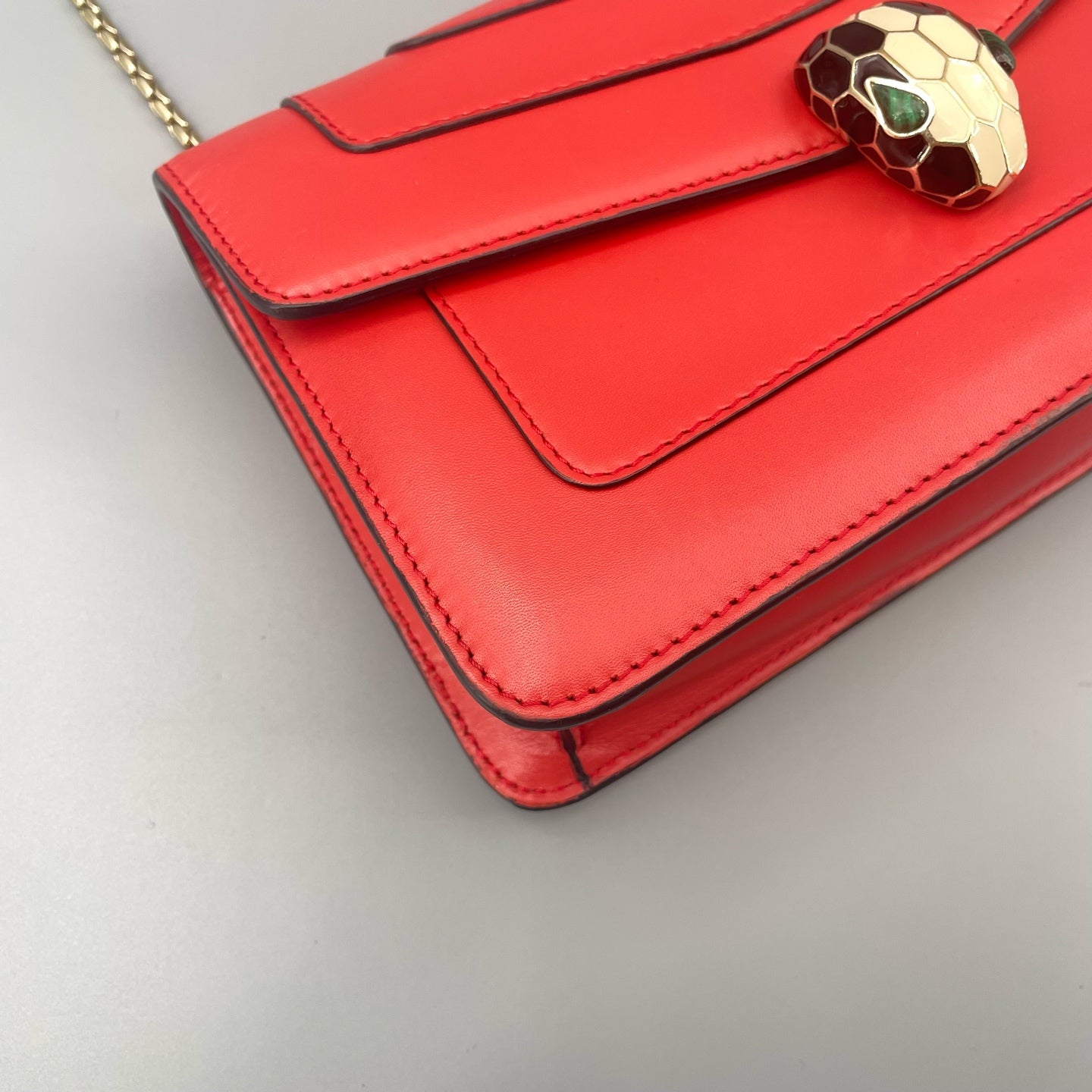 Bvlgari - Serpenti Forever Horizontal - Calfskin leather - Orange-red with gold-tone hardware - (Small)