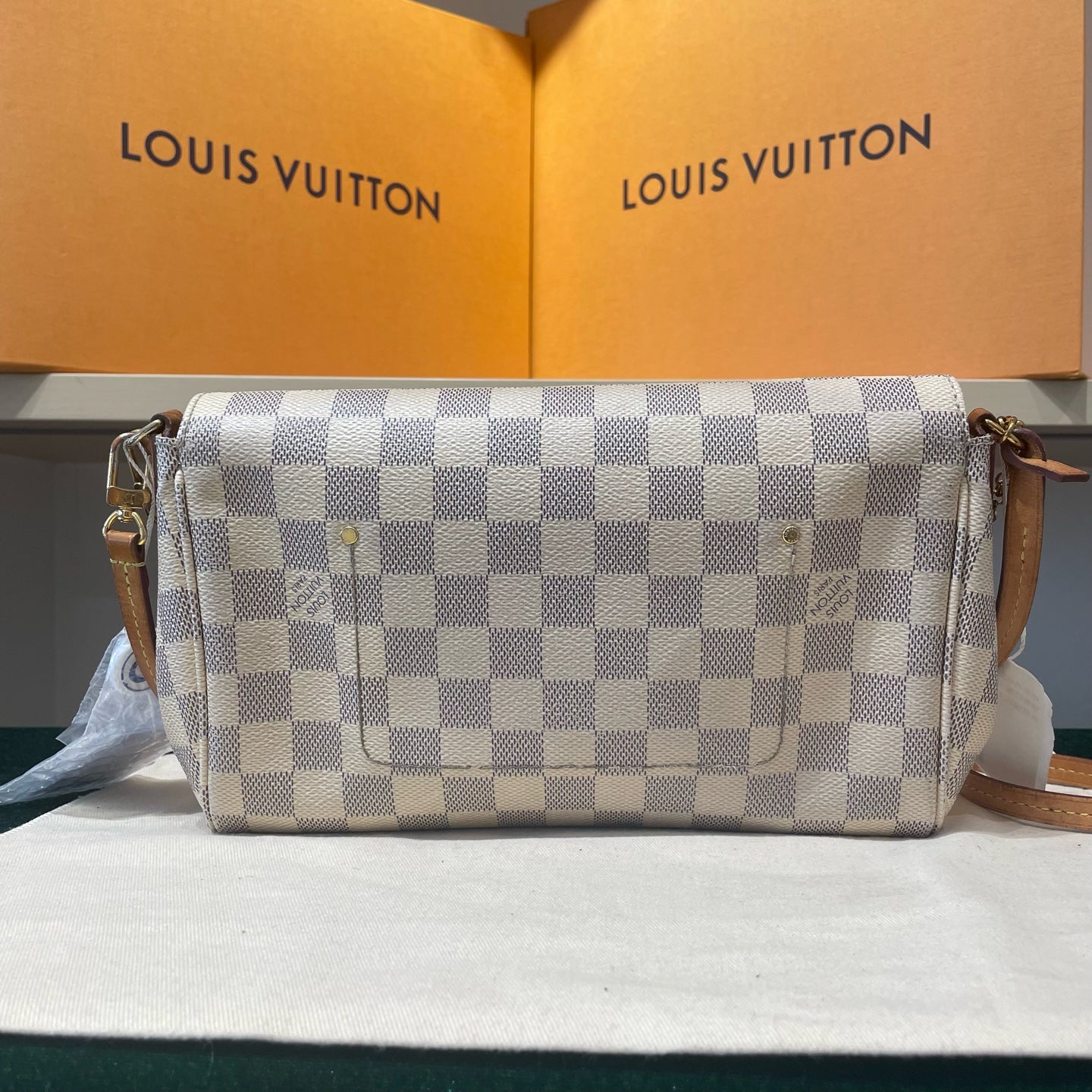 Louis Vuitton - Favorite MM - Damier Azur coated canvas with Vachetta leather trim - White - (Mini)