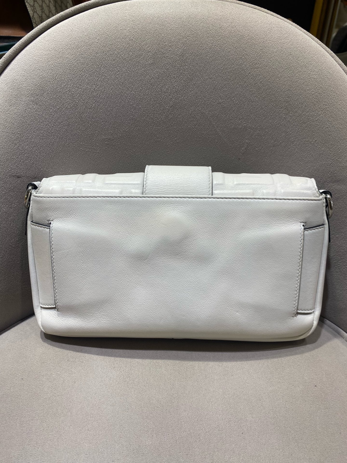 Fendi - Baguette Embossed FF Pattern - Grained leather - White - (Medium)