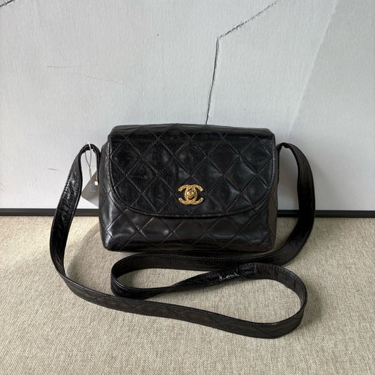 Chanel - Vintage Flap Messenger Bag - Lambskin leather - Black - (Medium)
