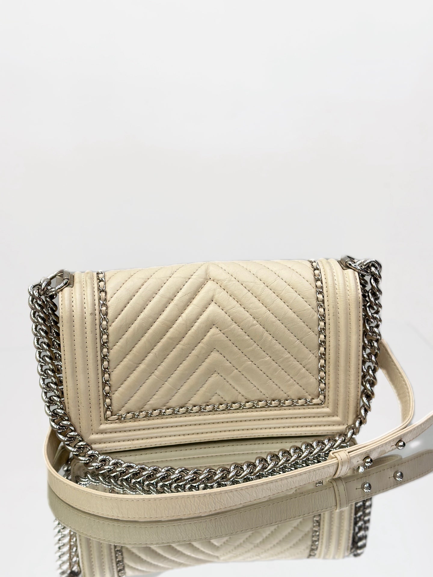 Chanel - Le Boy - Oil wax calfskin - Beige - (Medium)