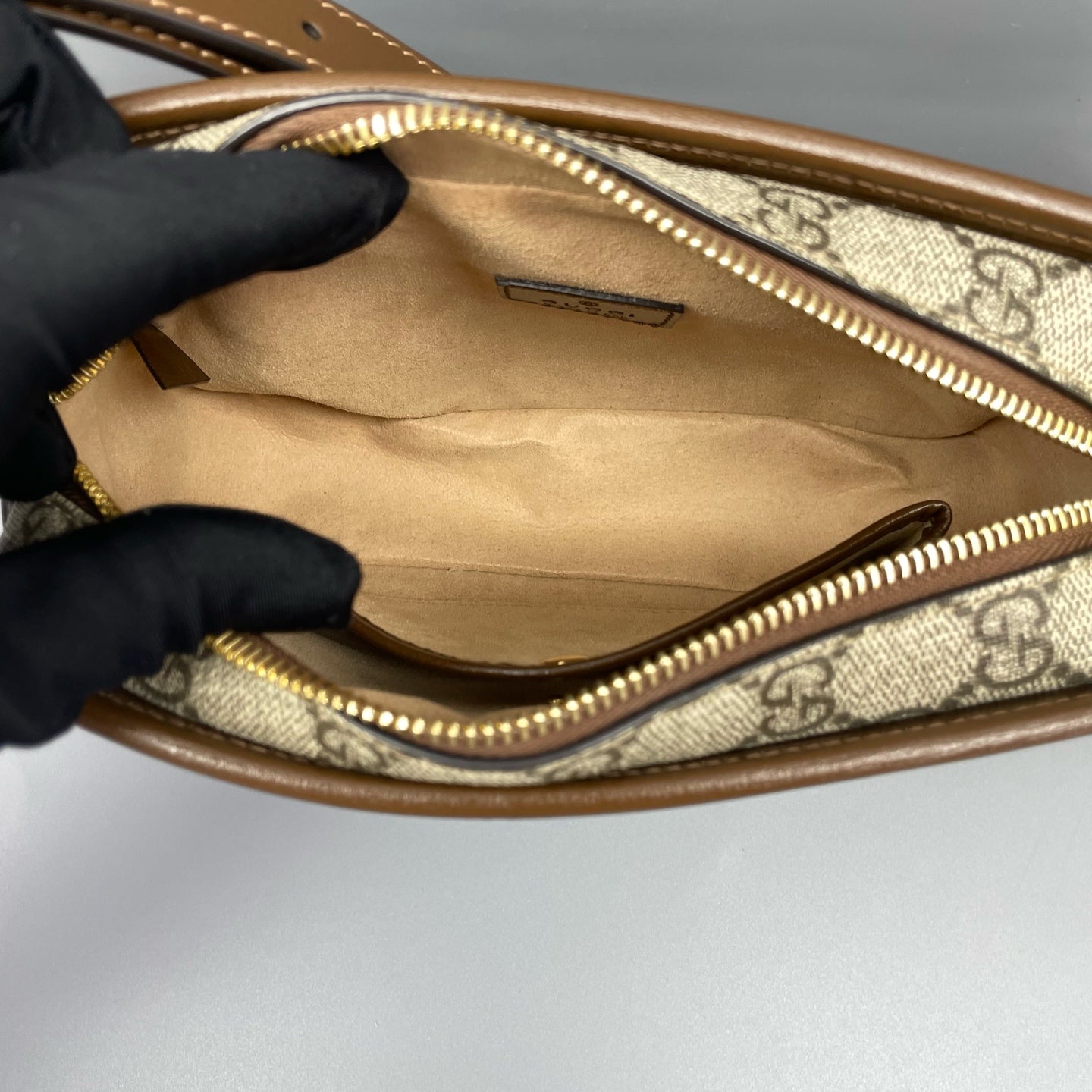 Gucci - Retro Monogram Camera Bag - GG Supreme canvas with leather trim - Brown - (Small)
