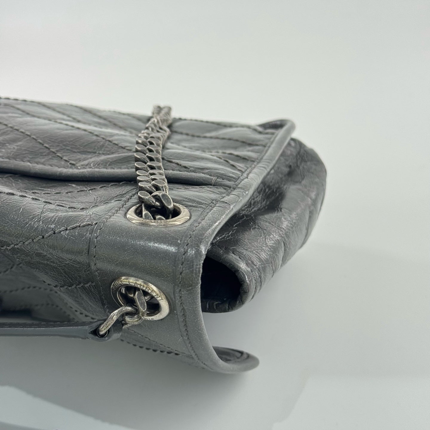 Saint Laurent - Niki Medium - Distressed crinkled calfskin leather - Grey - (Medium)