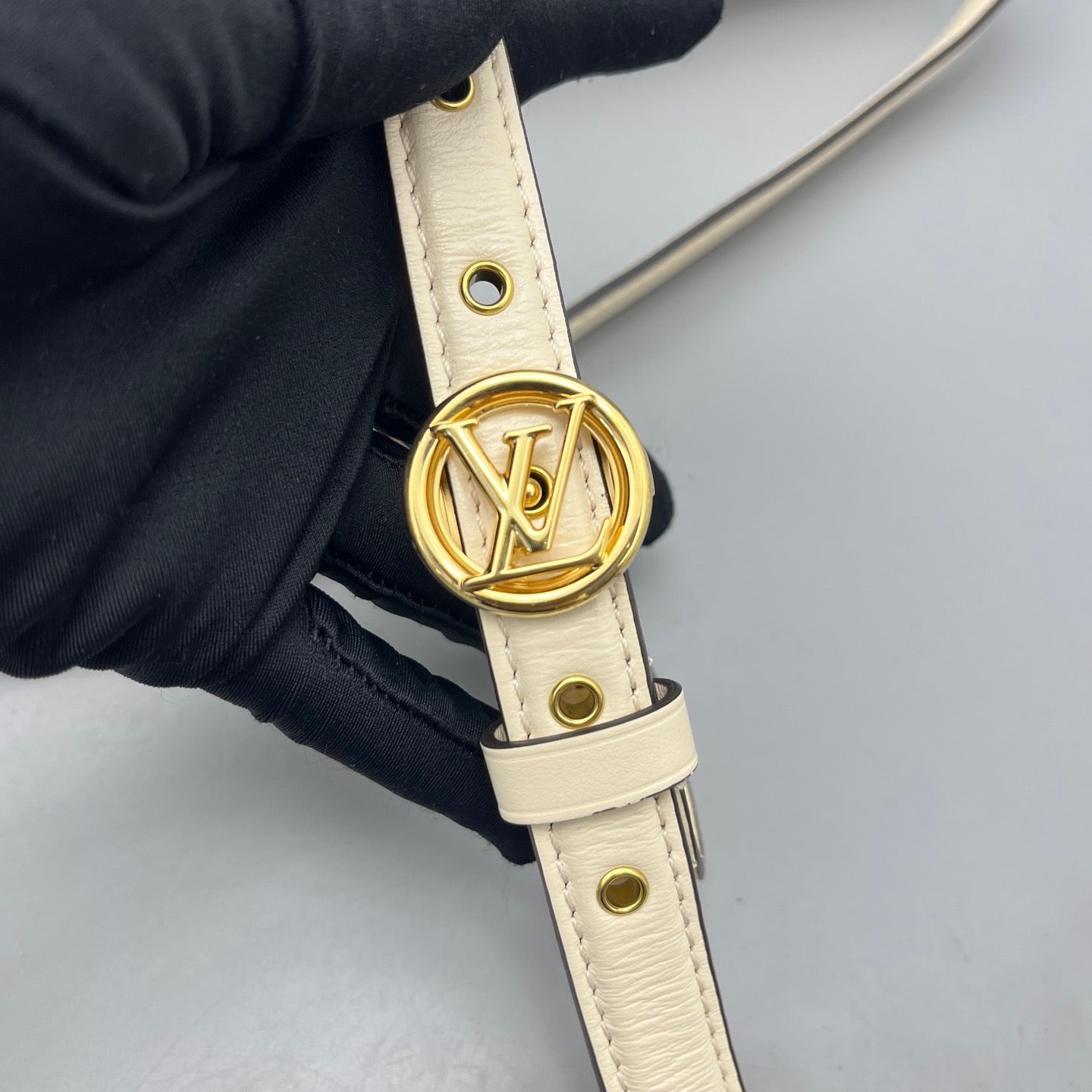 Louis Vuitton - Pont 9 - Leather - White - (medium)
