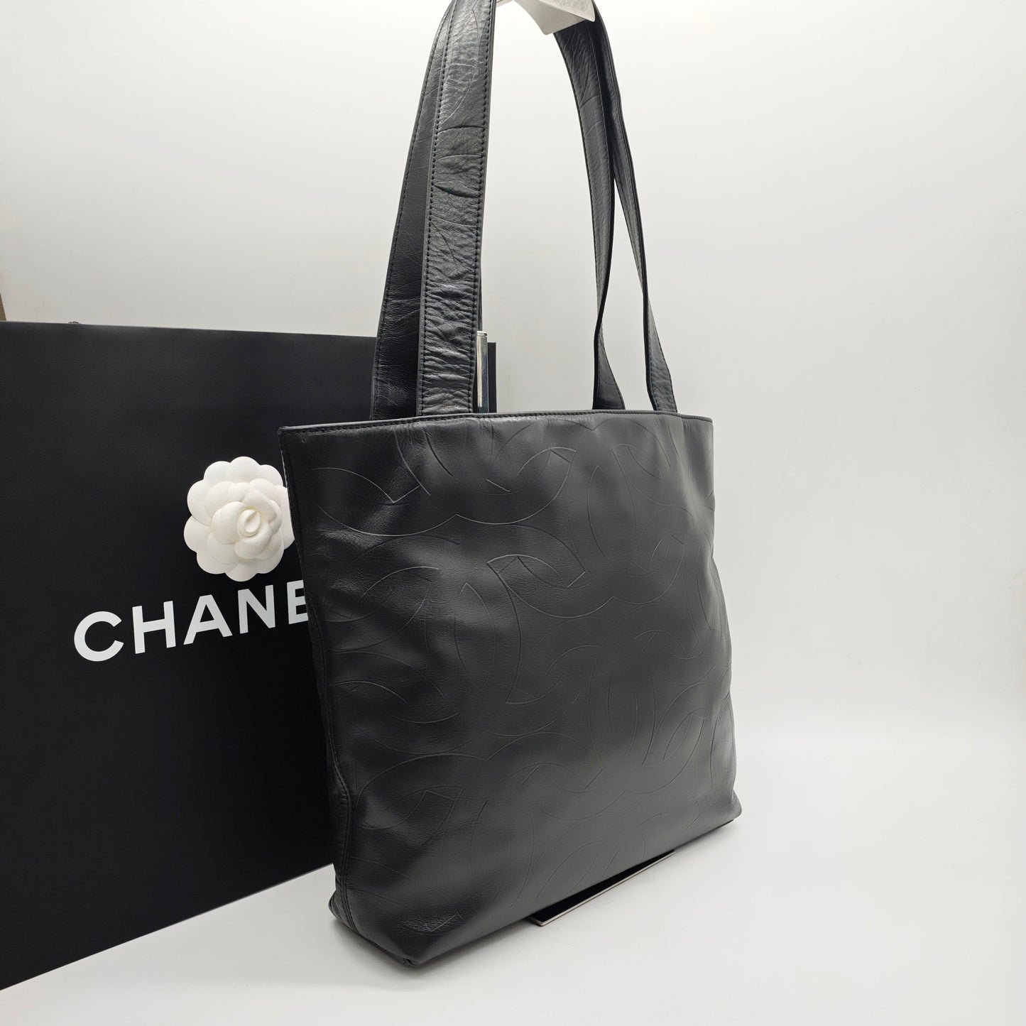 Chanel - Vintage Embossed CC Tote - Lambskin leather - Black - (Medium)