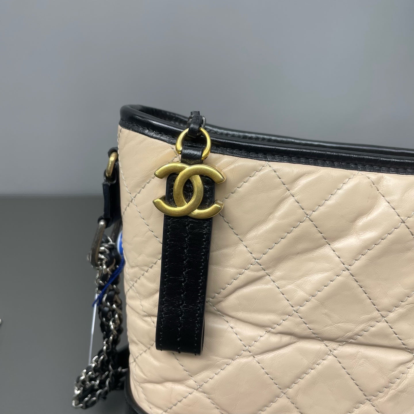 Chanel - Gabrielle Hobo Bag - Vintage calfskin and smooth calfskin - Beige and Black - (Medium)