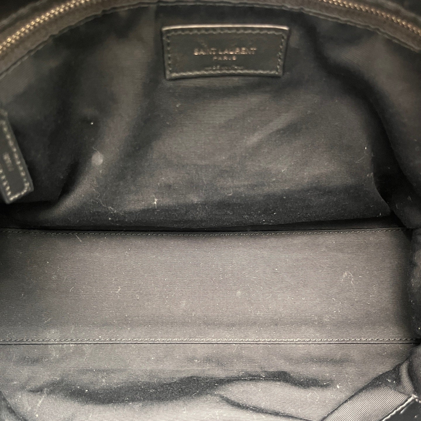 Saint Laurent - Shopping Tote with Chain - Crinkled calfskin leather - Black - (Medium)