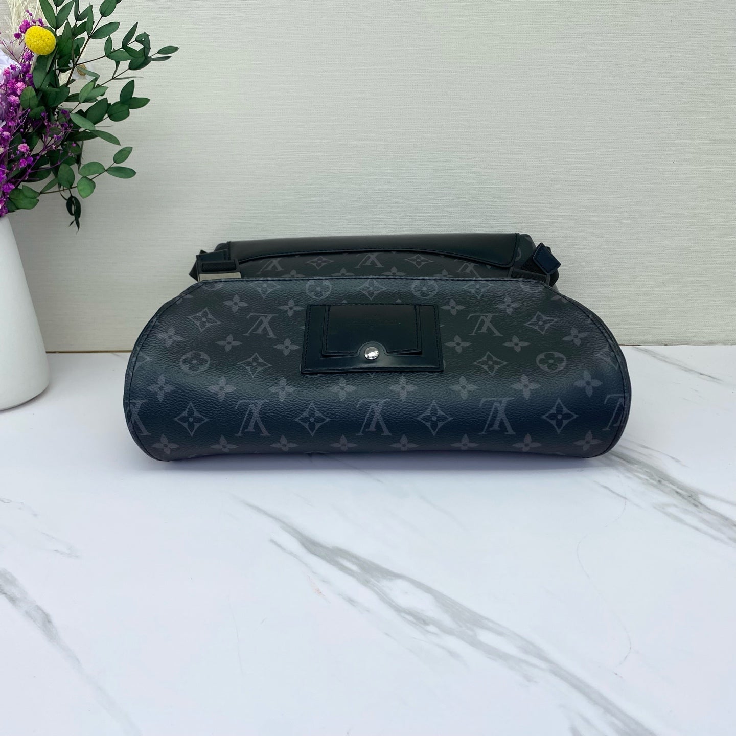 Louis Vuitton - Voyager Messenger - Monogram Eclipse coated canvas with leather trim - Black - (Medium)