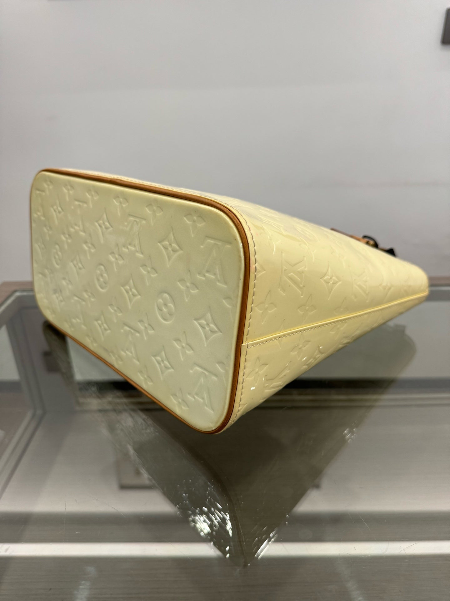 Louis Vuitton - Vivian - Patent leather - Off-white - (Medium)