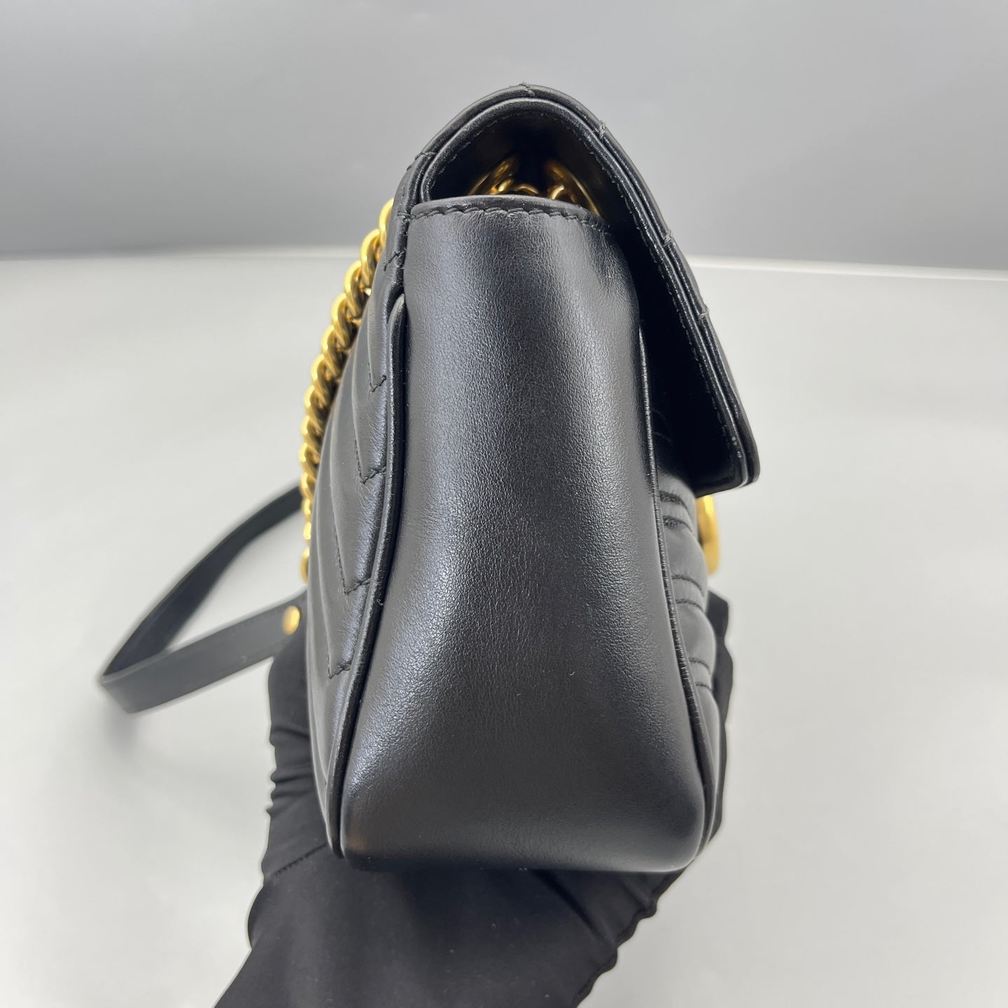 Gucci - GG Marmont Matelassé Shoulder Bag 26 - Matelassé calfskin leather - Black with antique gold-tone hardware - (Small)