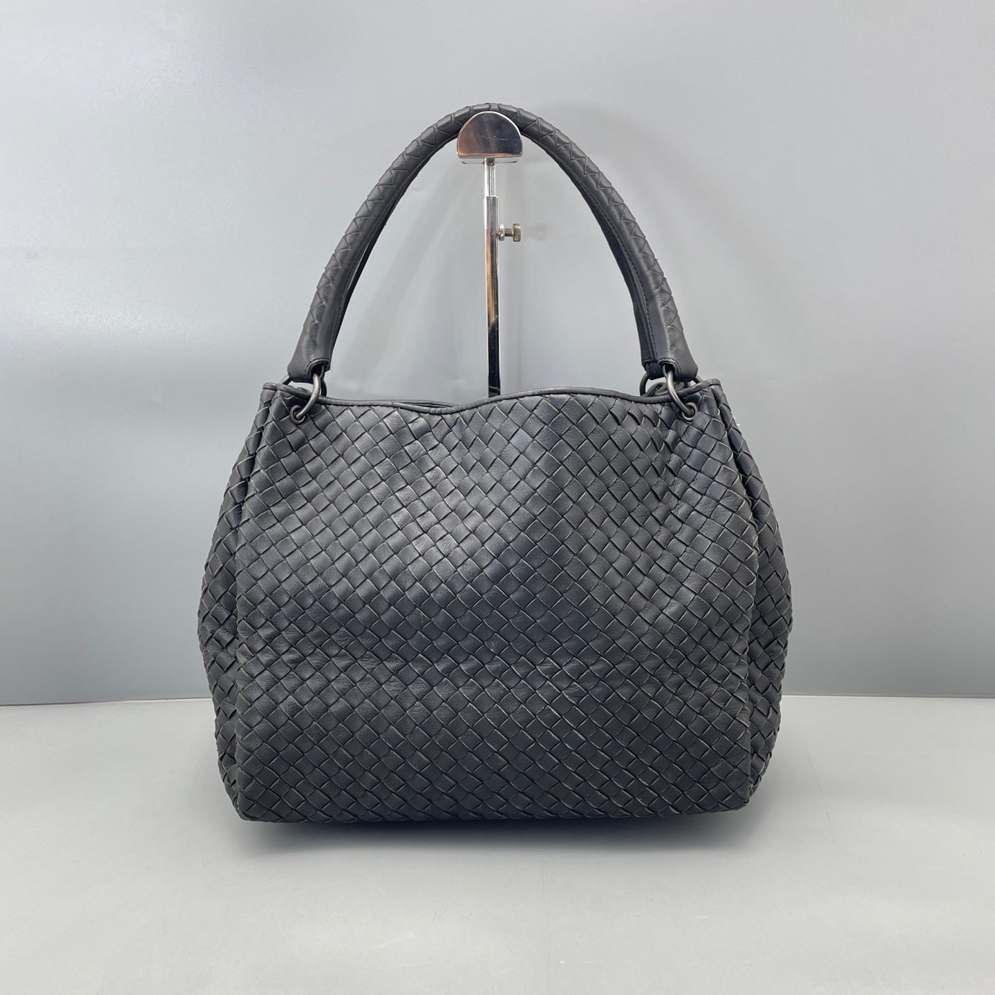 Bottega Veneta - Intrecciato Top Handle Shoulder Bag - Leather - Black - (medium)
