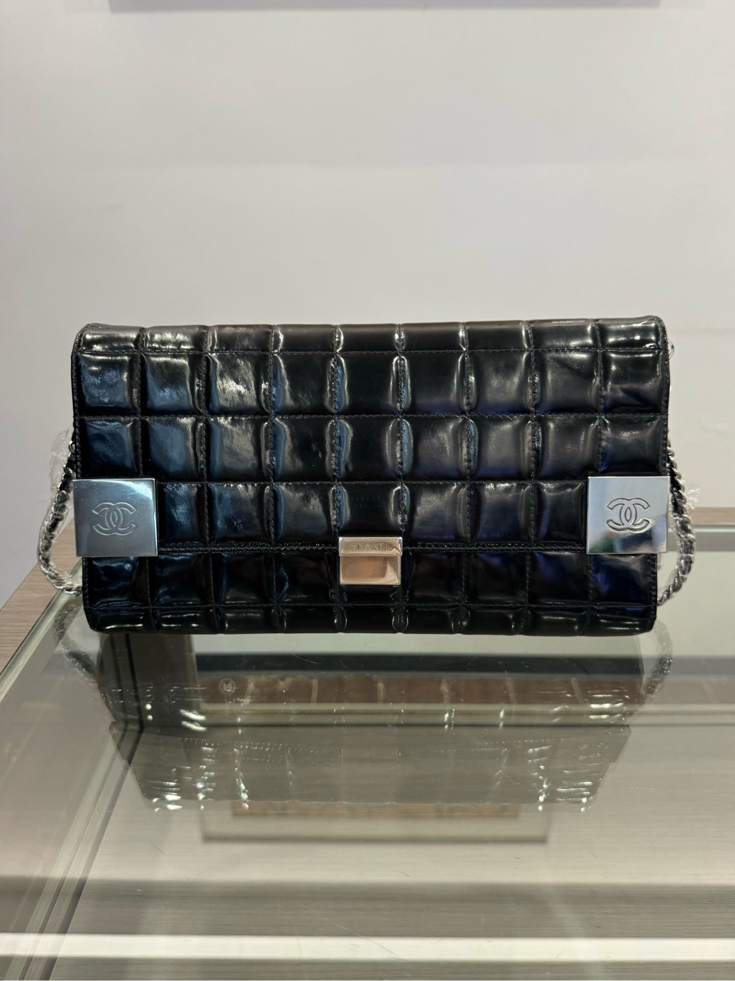 Chanel - Chocolate Bar Flap Bag - Patent leather - Black - (Medium)
