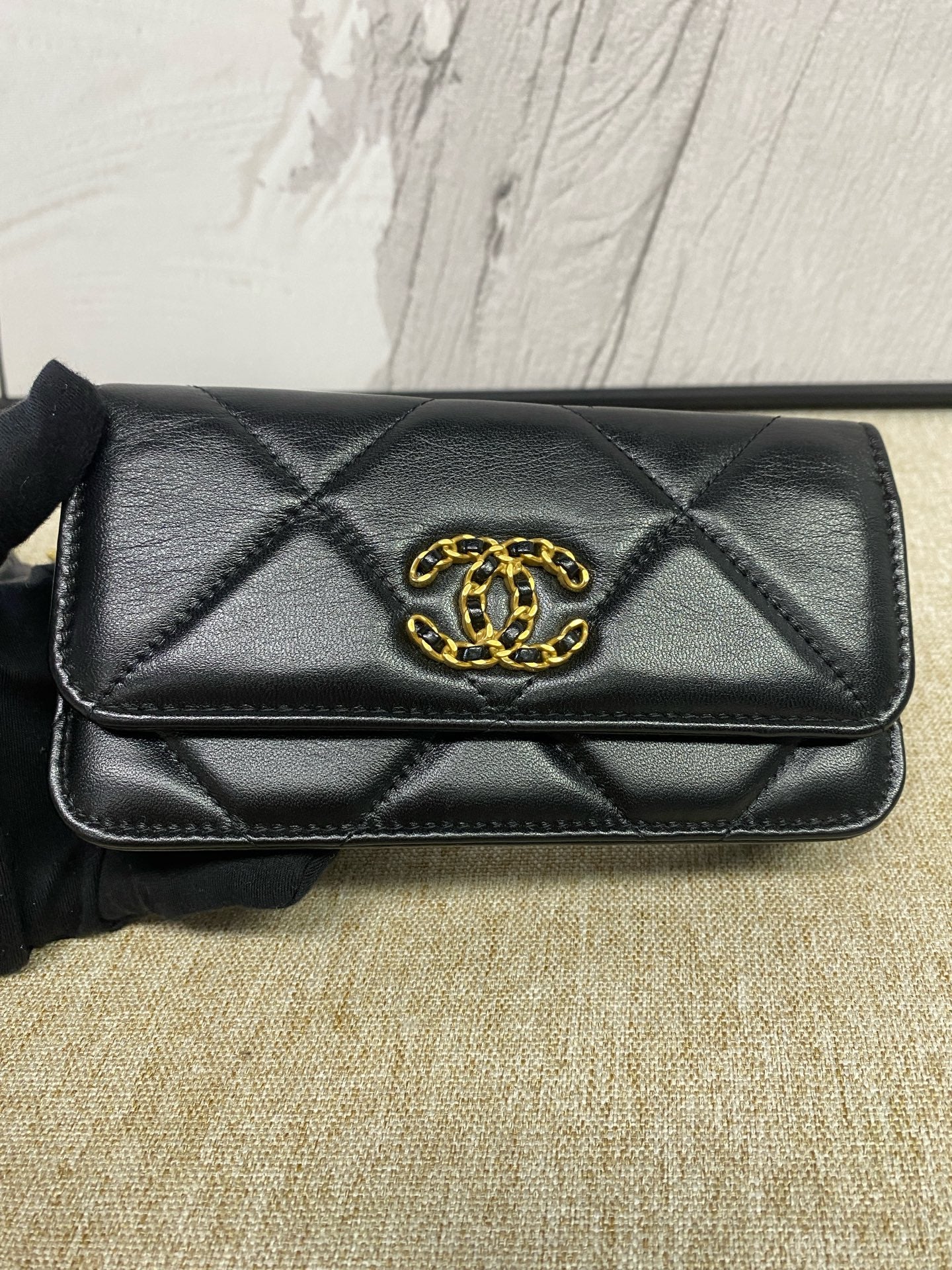 Chanel - 19 WOC - Lambskin leather - Black - (mini)