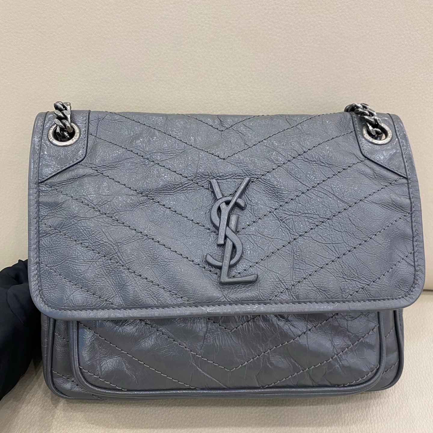 Saint Laurent - Niki Medium - Crinkled waxed calfskin leather - Grey - (Medium)